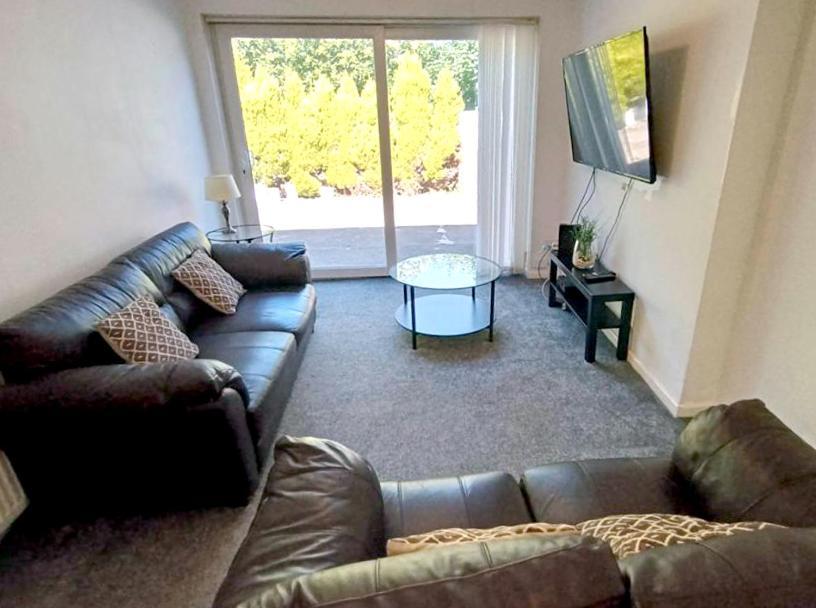 Cozy 4 Bedroom House In Smethwick With 4 Bathrooms Perfect For Contractors And Families Birmingham Exterior photo
