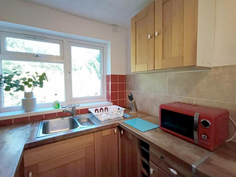 Cozy 4 Bedroom House In Smethwick With 4 Bathrooms Perfect For Contractors And Families Birmingham Exterior photo